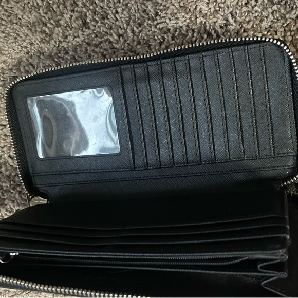 MK -Brand new condition wallet - Picture 2 of 2